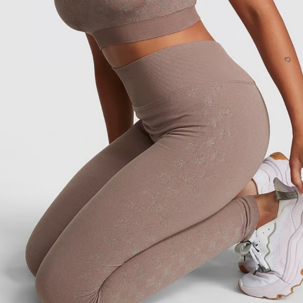 VS PINK SEAMLESS SPARKLE CHECKERED LEGGING AND BRA SET